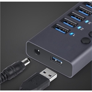 10-porttinen USB 3.0 -keskitin yksittäisillä virtakytkimillä - harmaa