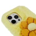 3D Plush Karvainen talvi iPhone 14 Pro TPU Kotelo - Keltainen kukka