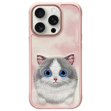 iPhone 16 Pro Nimmy Friends Big Eyed Pet 2.0 kissa kotelo - vaaleanpunainen